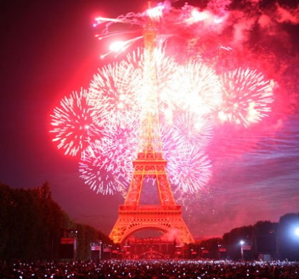 Fireworks-burst-over-the--001