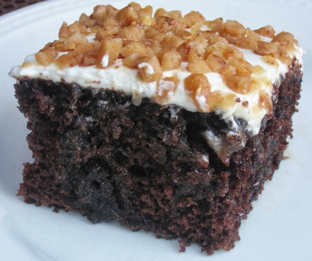 toffee poke cake