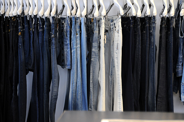 How To: Wear Your Washed-Out Jeans Smart! – BMS | Bachelor of ...
