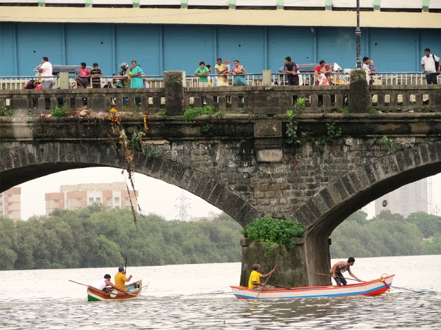 Coconut-Catch-Kalwa-Khadi-Narali-Purnima-Festival-06