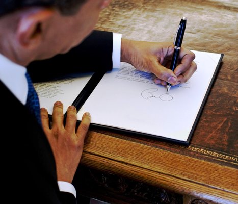 International Lefthanders Day 8