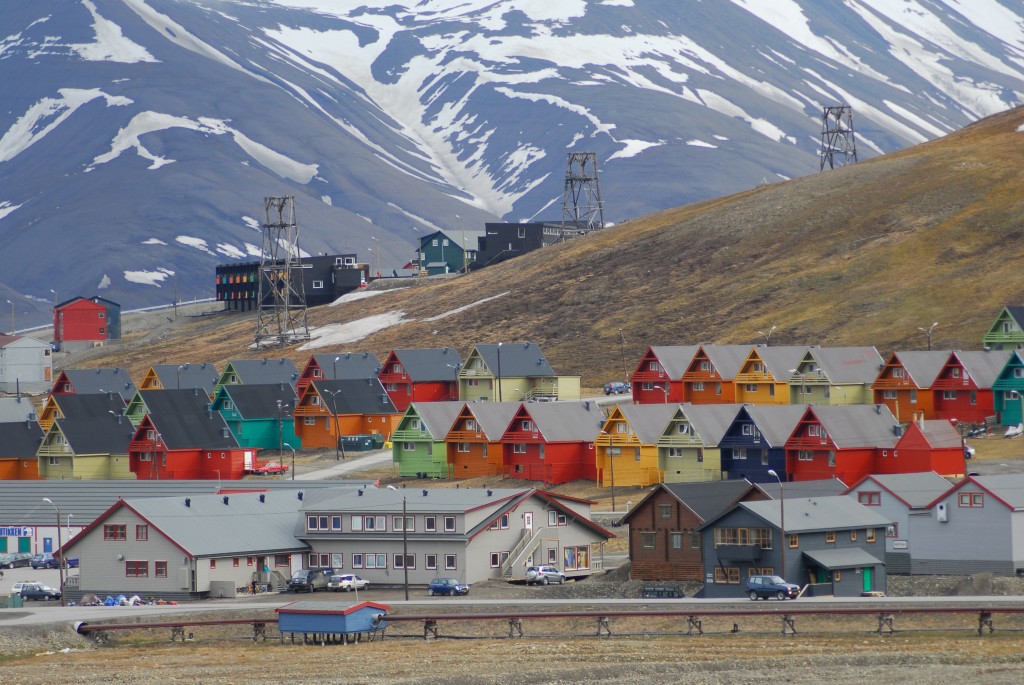 Longyearbyen_colourful_homes- norway