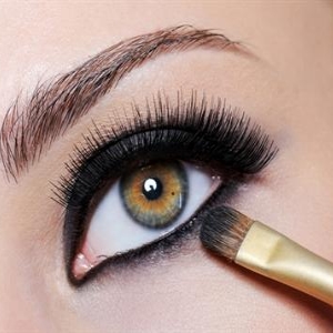 How To: Use Kohl or Kajal For The Spunky Look